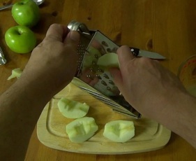 Grating the apple