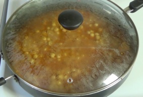 covered skillet with chana inside