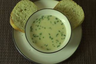 An illustrated recipe for vegan potato leek soup