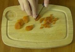 slicing apricots