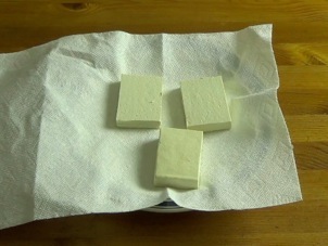 tofu on paper towel