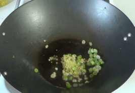 pepper, ginger and garlic and green onions in wok